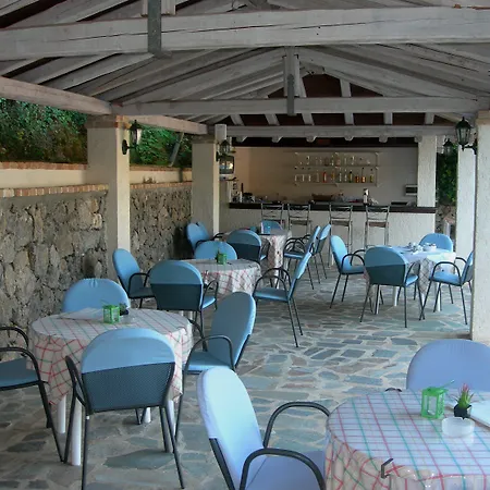 Ξενοδοχείο με διαμερίσματα Karmar