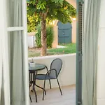 Karmar Aparthotel 3*